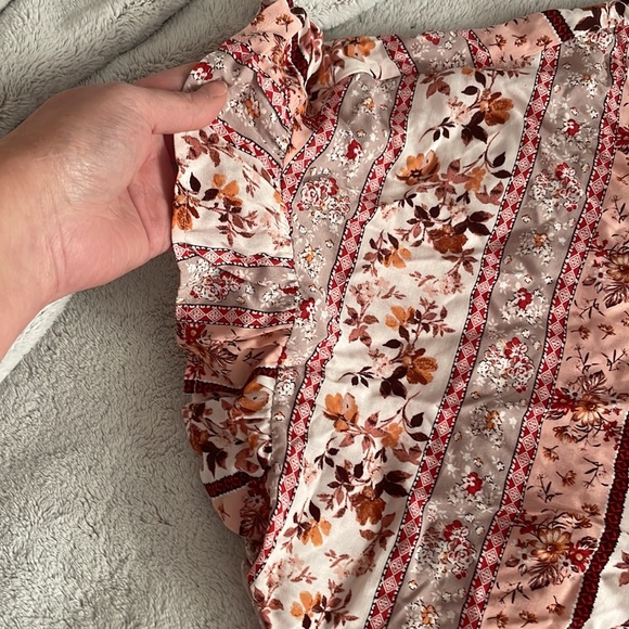 NWT flowy top - Picture 3 of 4